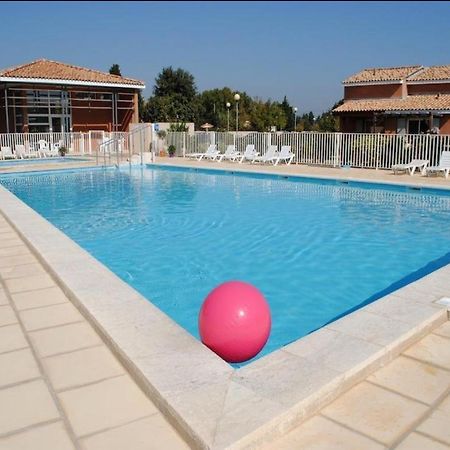 Maison Plain Pied Avec Climatisation Dans Une Residence Privee Avec Piscine Saint-Saturnin-lès-Avignon Kültér fotó
