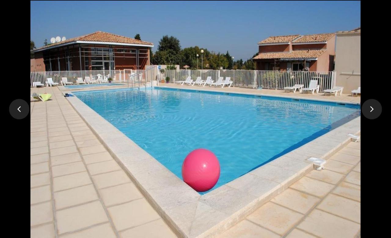 Maison Plain Pied Avec Climatisation Dans Une Residence Privee Avec Piscine Saint-Saturnin-lès-Avignon Kültér fotó
