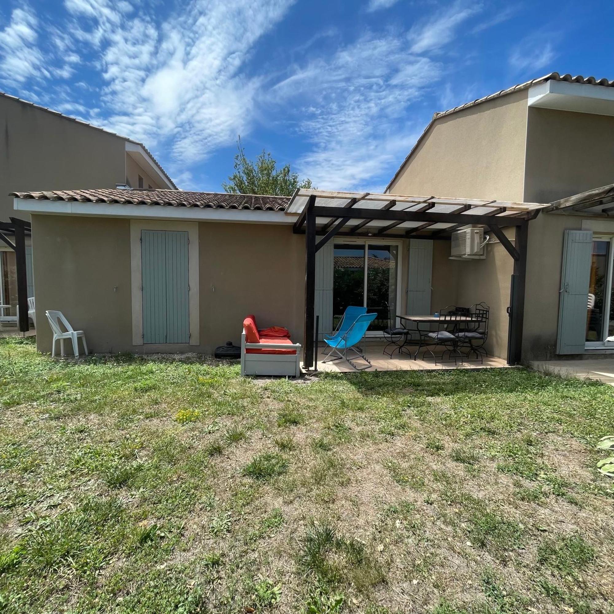Maison Plain Pied Avec Climatisation Dans Une Residence Privee Avec Piscine Saint-Saturnin-lès-Avignon Kültér fotó